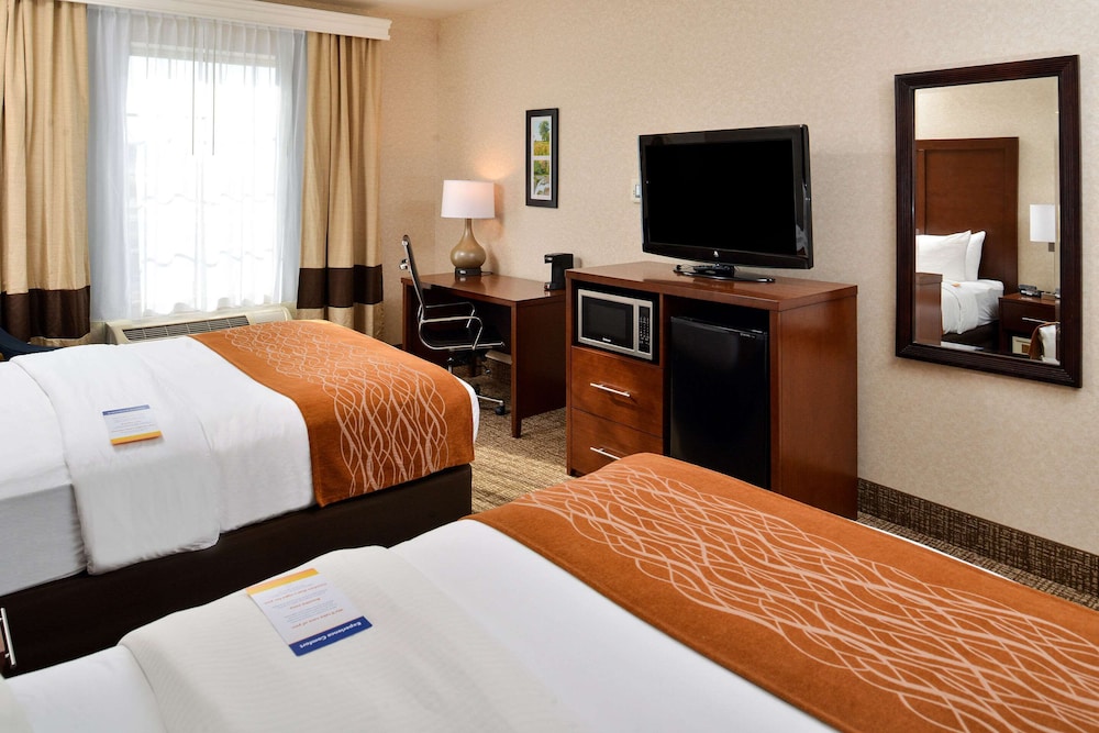 Comfort Inn And Suites Madison North 4/45