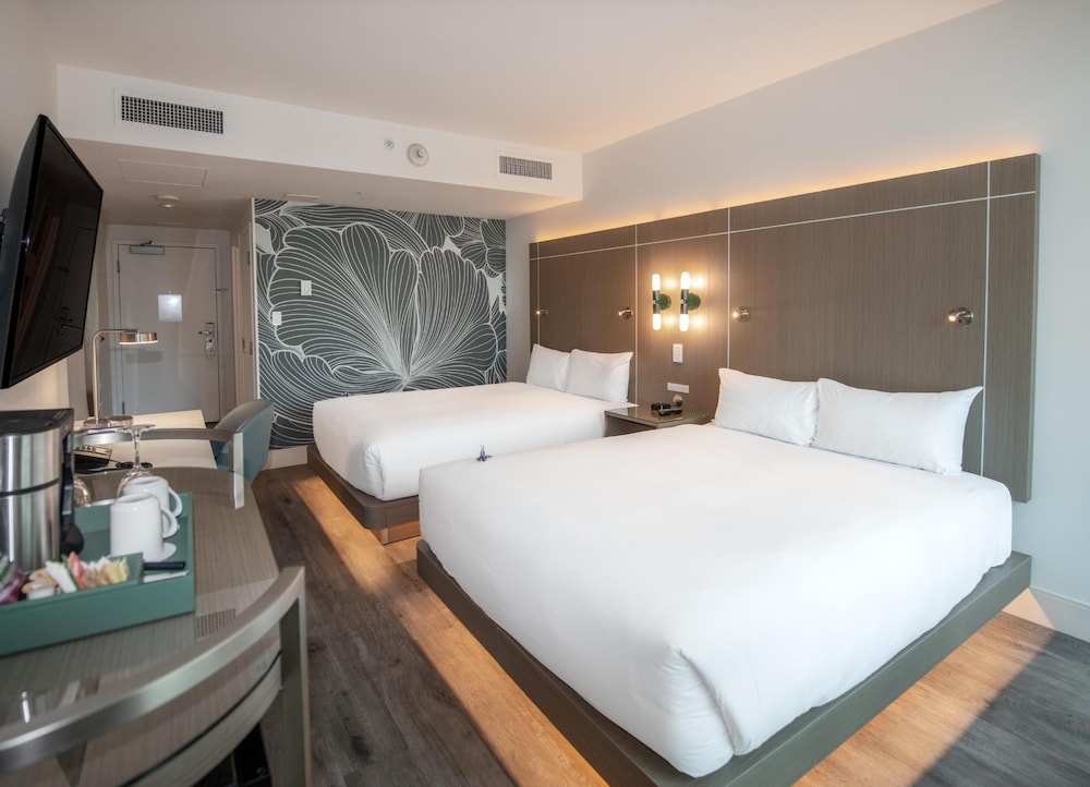 غرفة بسريرين كوين، Coast Coal Harbour Hotel 4/6