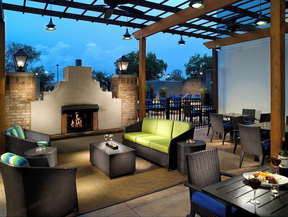 CROWNE PLAZA CHARLESTON AIRPORT CONV CTR 47/76
