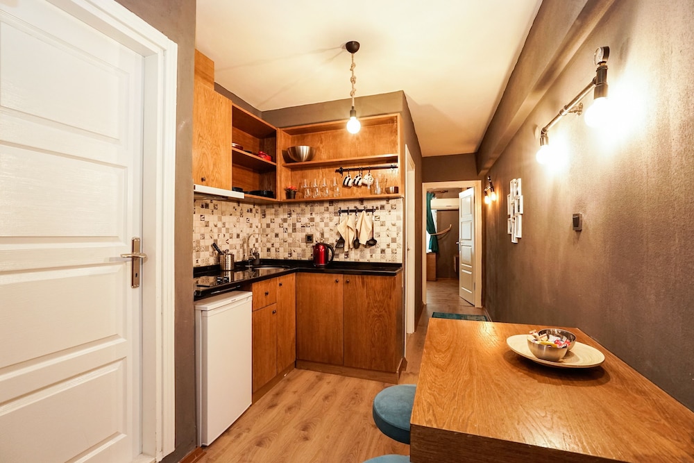 Cube Suites 87/100