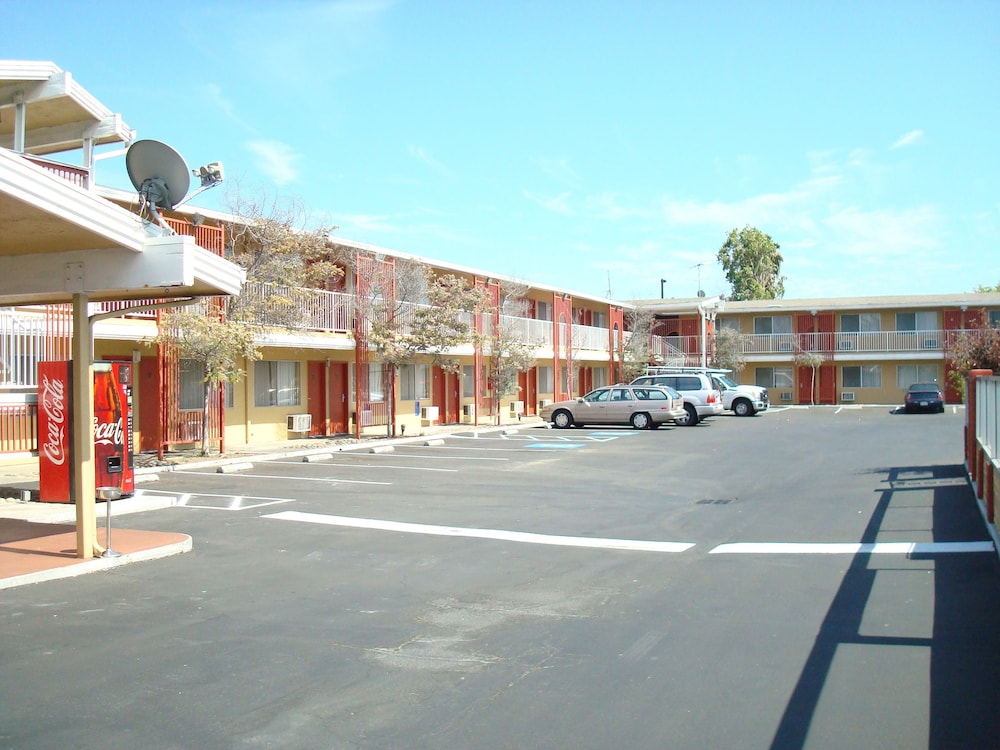 Heritage Inn 3/57