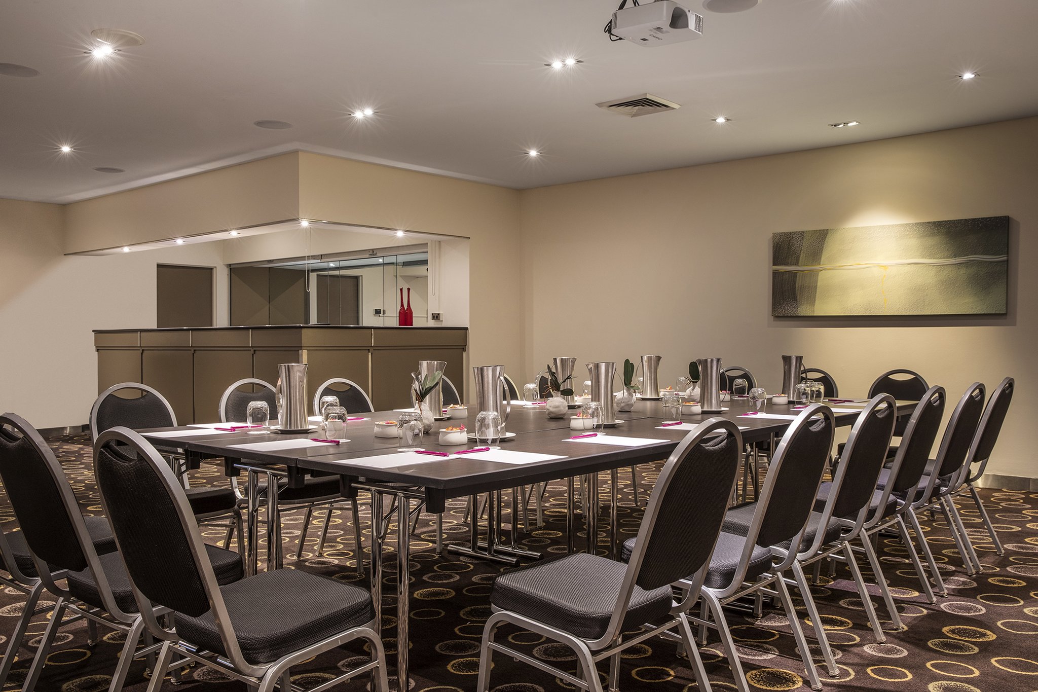 Crowne Plaza Canberra 75/81
