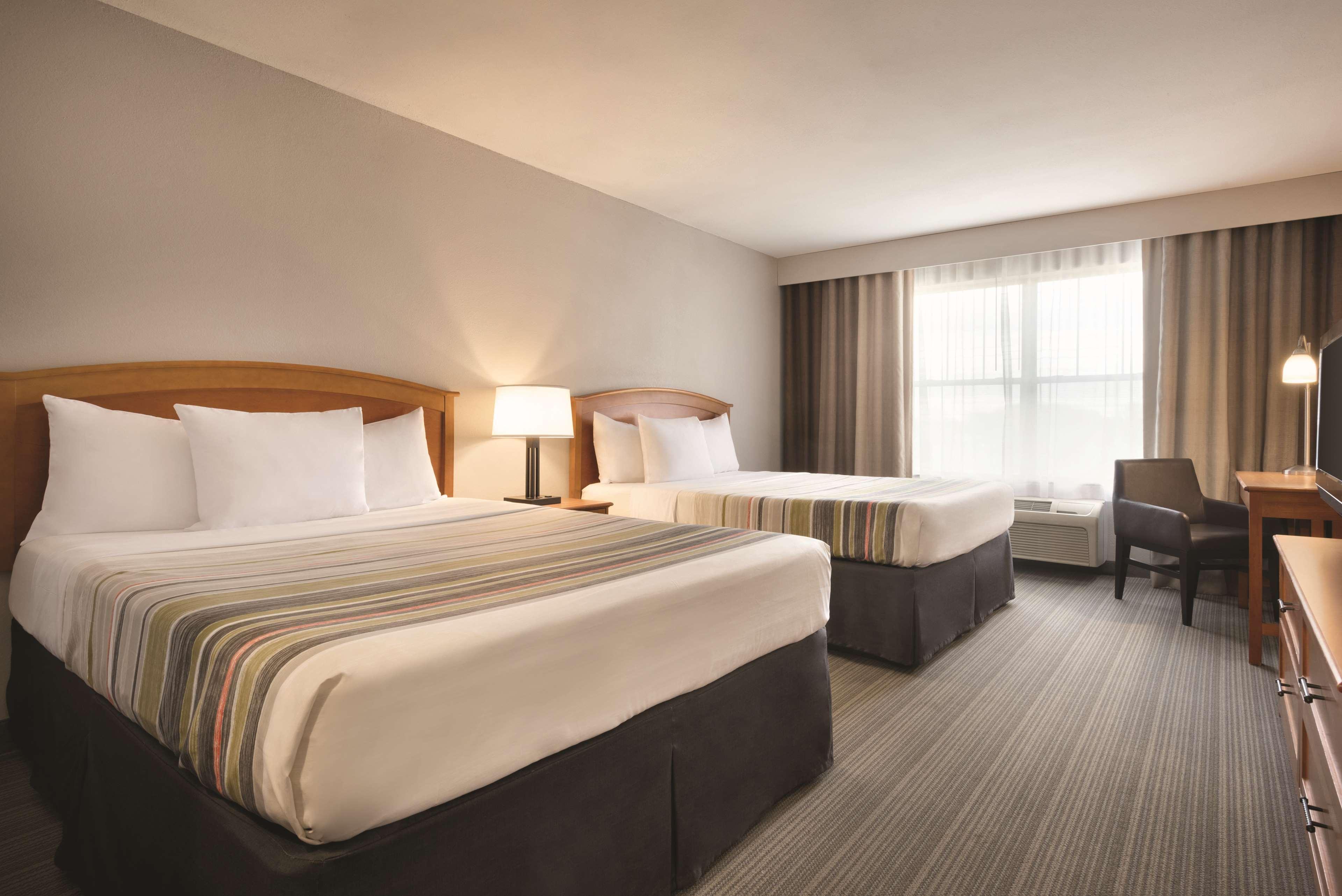 Suite, 2 Queen Beds, Accessible