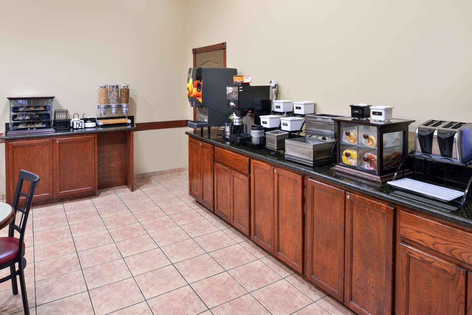 Americas Best Value Inn And Suites San Benito 10/37