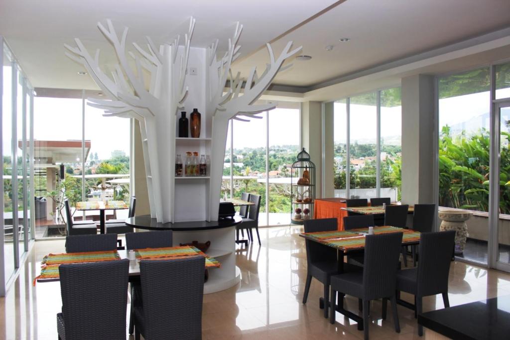 Moscato Hotel and Cafe 23/39