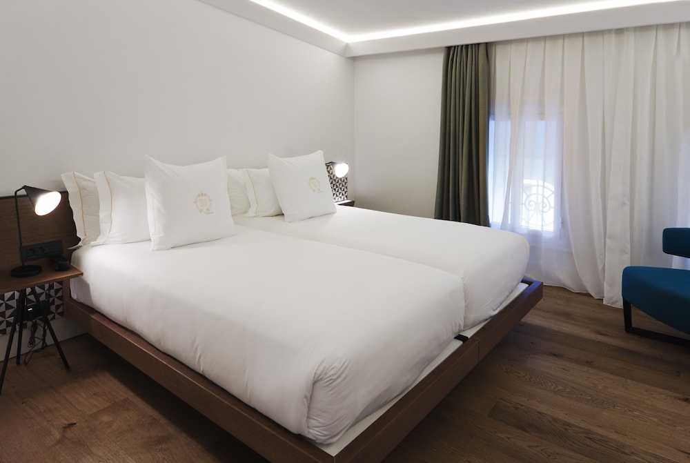 غرفة قياسية بسرير كينج بإطلالة على الفناء، Hotel One Shot Reina Victoria 5/10