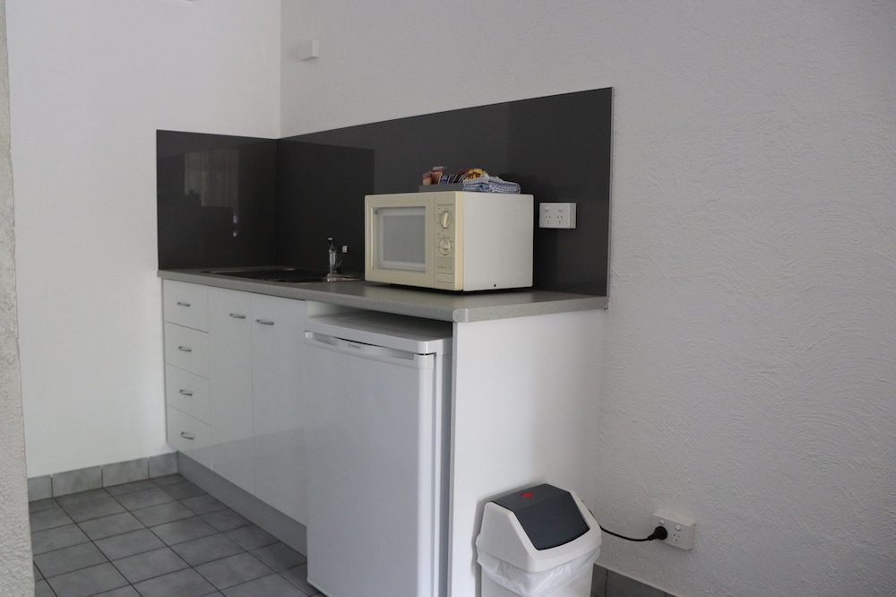Bundaberg Spanish Motor Inn 32/33