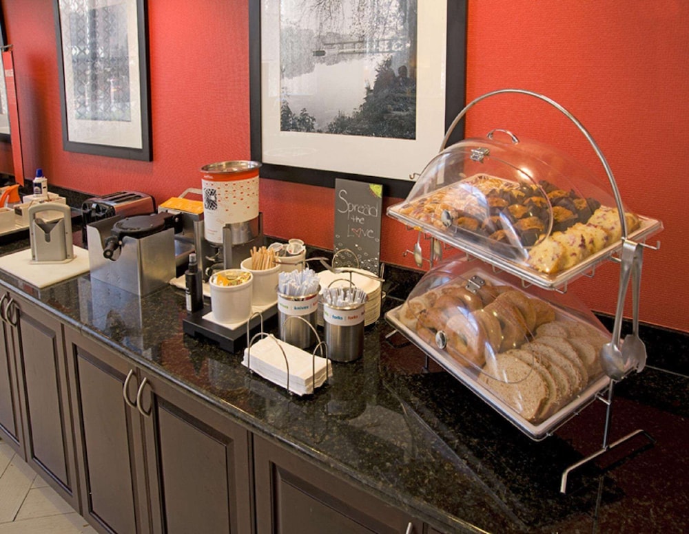 Hampton Inn Schenectady 30/48