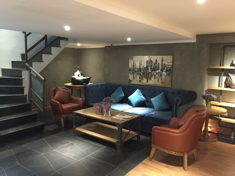 Bespoke Trendy Hotel Hanoi 29/50