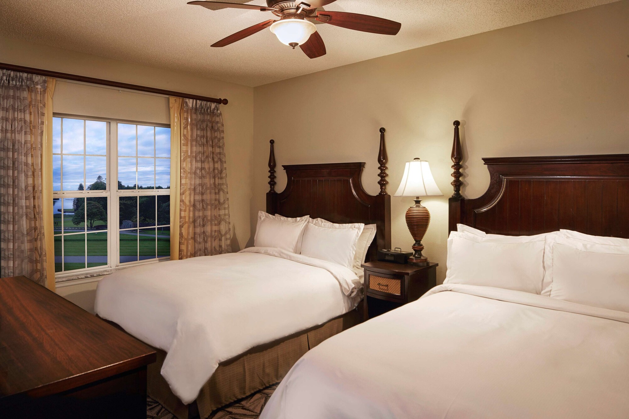 3 BEDROOMS, SUITE, KING BED, 3 QUEEN BEDS, KITCHEN