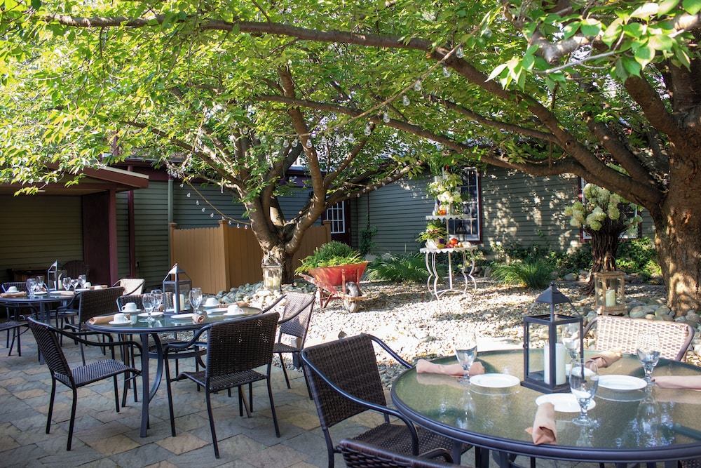 Stroudsmoor Country Inn 53/67