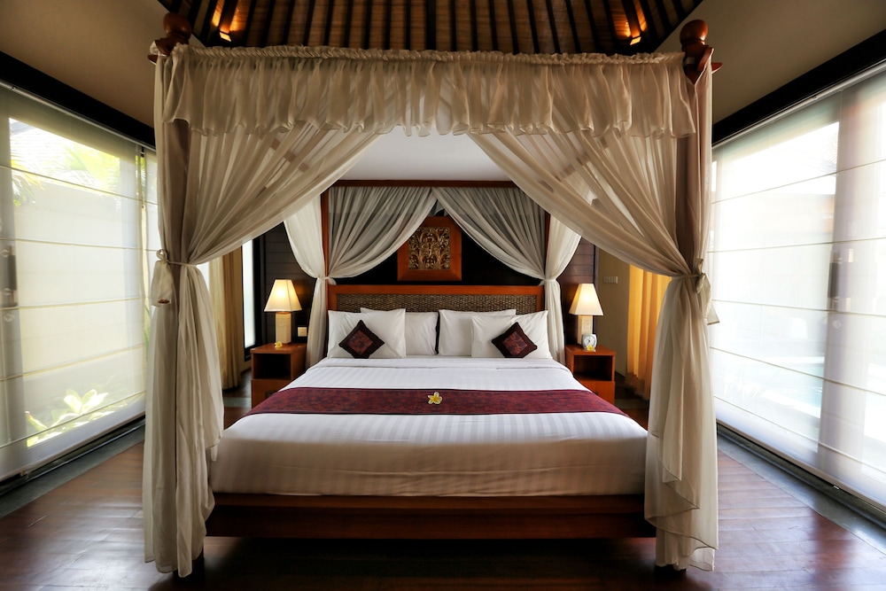 THE SANYAS SUITE 20/72