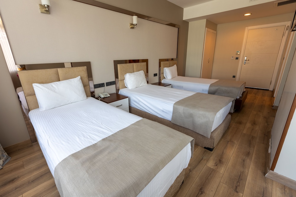 Asia Business Suites 17/50