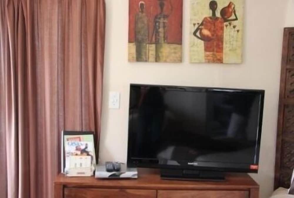 Glenda S Guest Suites 9/50