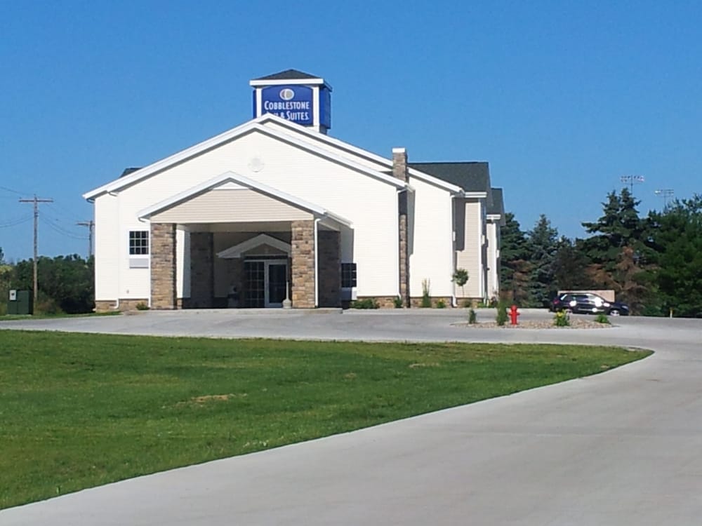 Cobblestone Inn &amp; Suites -- Hartington, NE 4/39