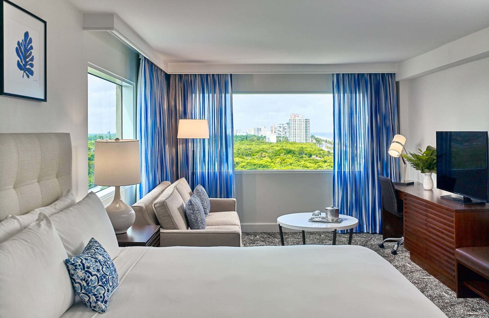 JUNIOR SUITE, KING BED, PARK VIEW