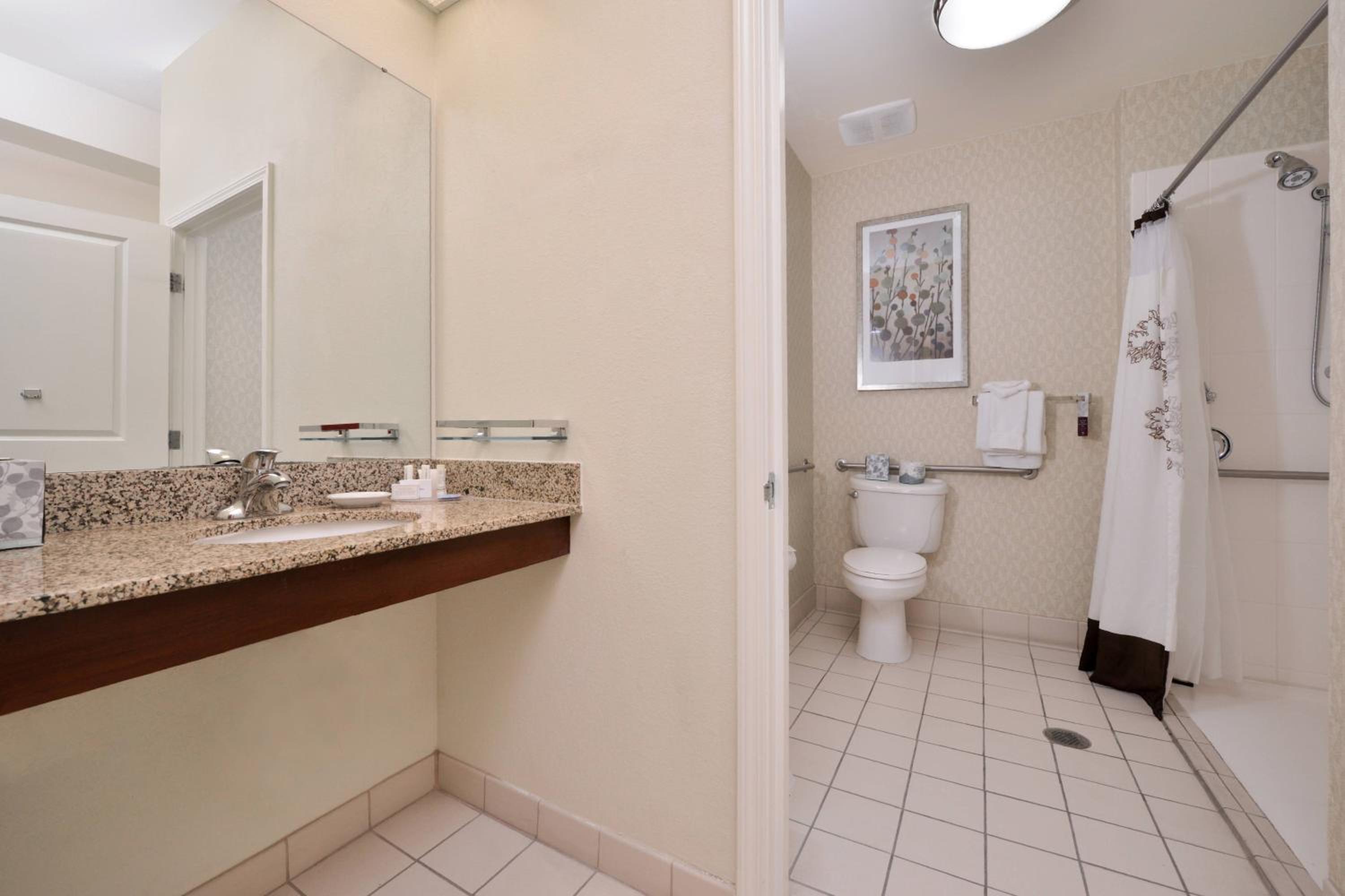 جناح بسرير كينج بغرفة نوم واحدة مع أريكة لذوي الإعاقة، Residence Inn Albuquerque Airport 2/2