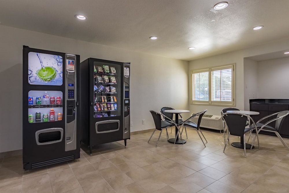 Studio6 Plano, TX 45/74
