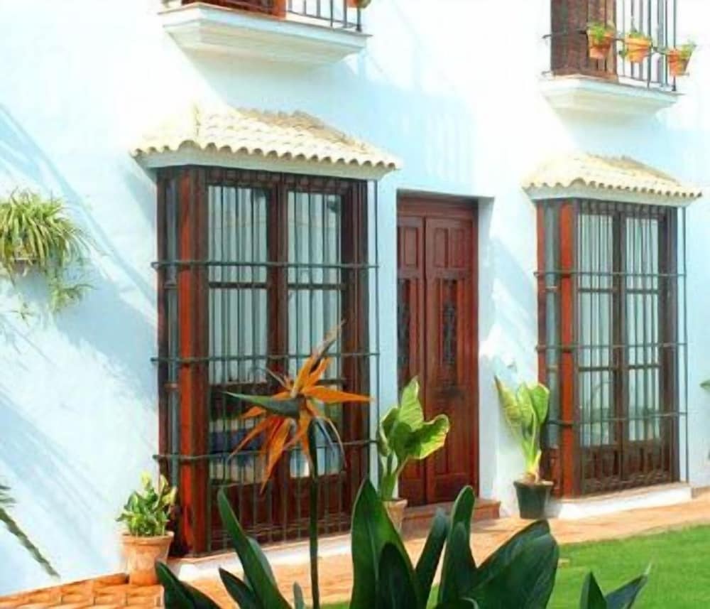 HACIENDA OLONTIGI in AZNALCAZAR