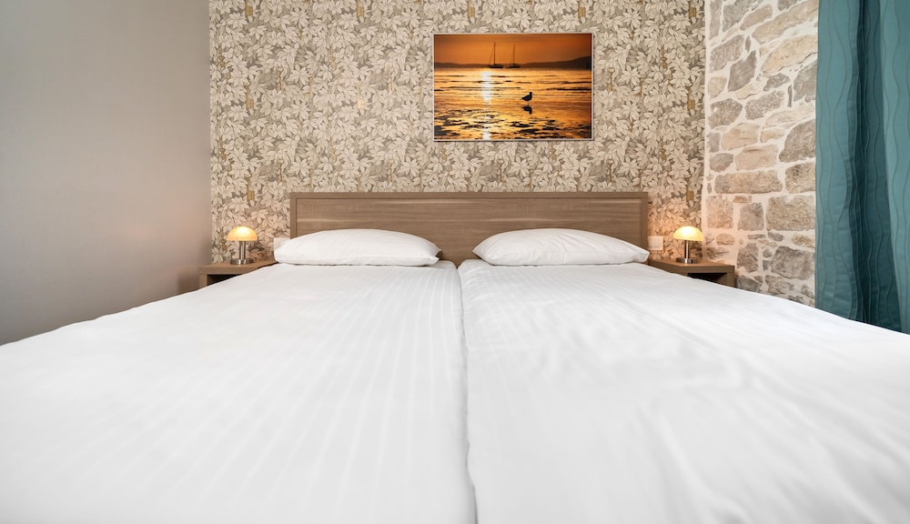 Tifani Luxury Rooms 35/50
