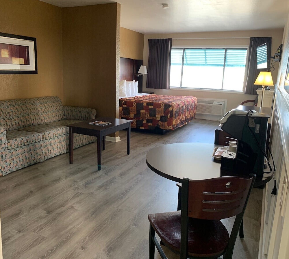 Rodeway Inn And Suites 49/71