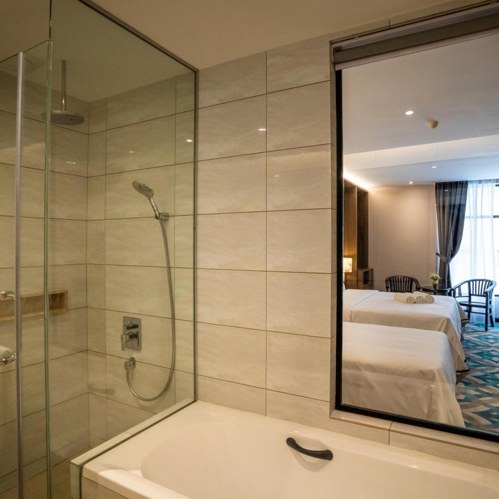 CHRISTEE SUITES 33/37