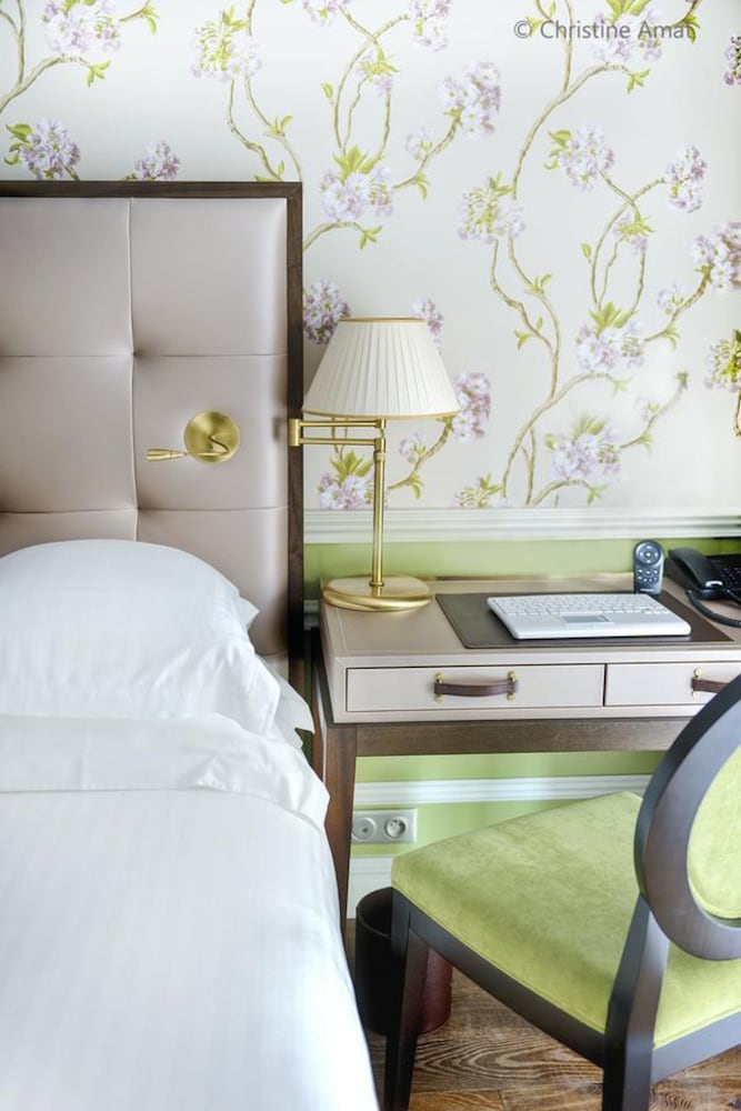 CLASSIC, TWIN BEDS
