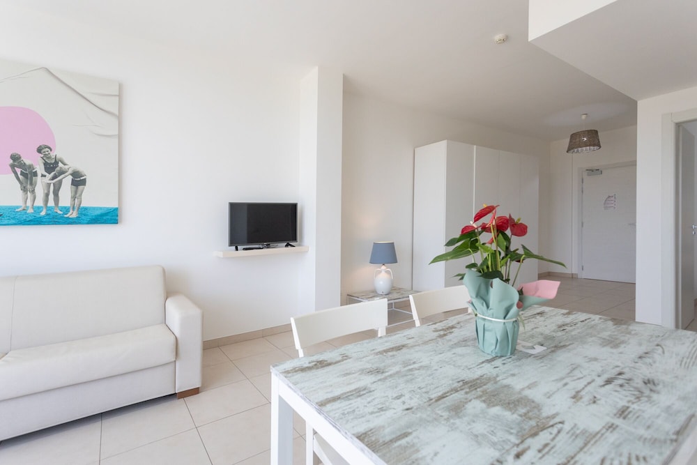 19 Summer Suites 37/60