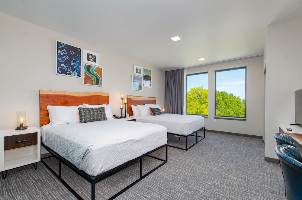 Junior Suite, 2 Queen Beds, Corner