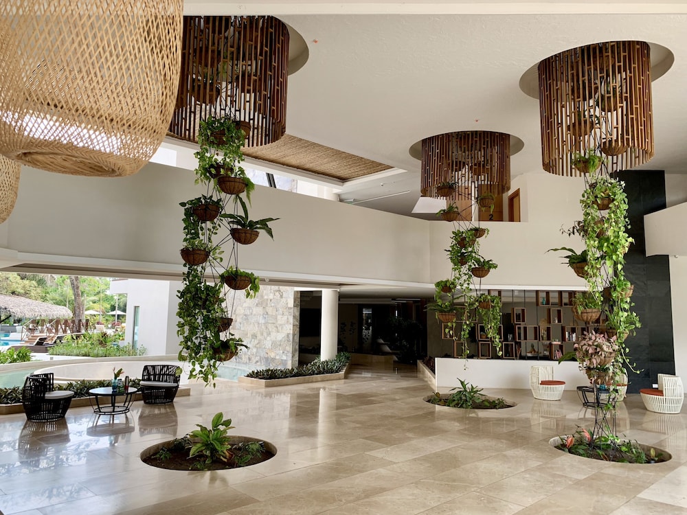 Azura Beach Resort - Adults Only 18/67