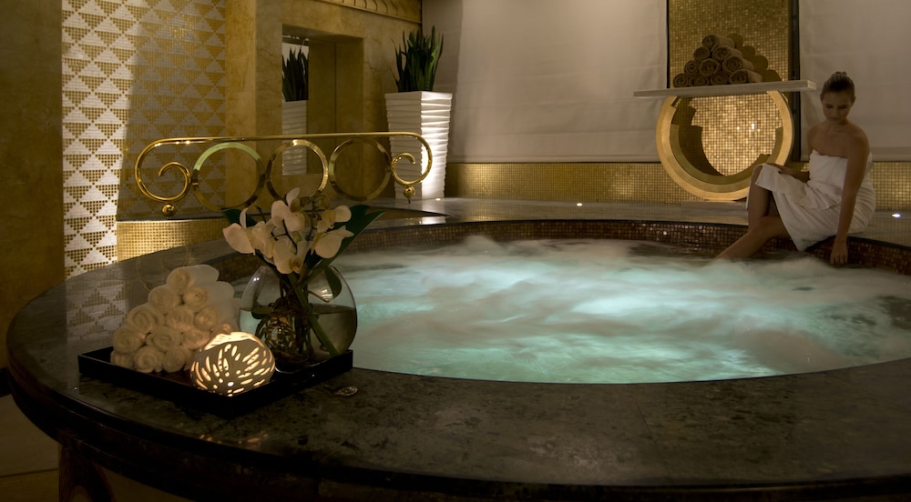 swimming pool spa