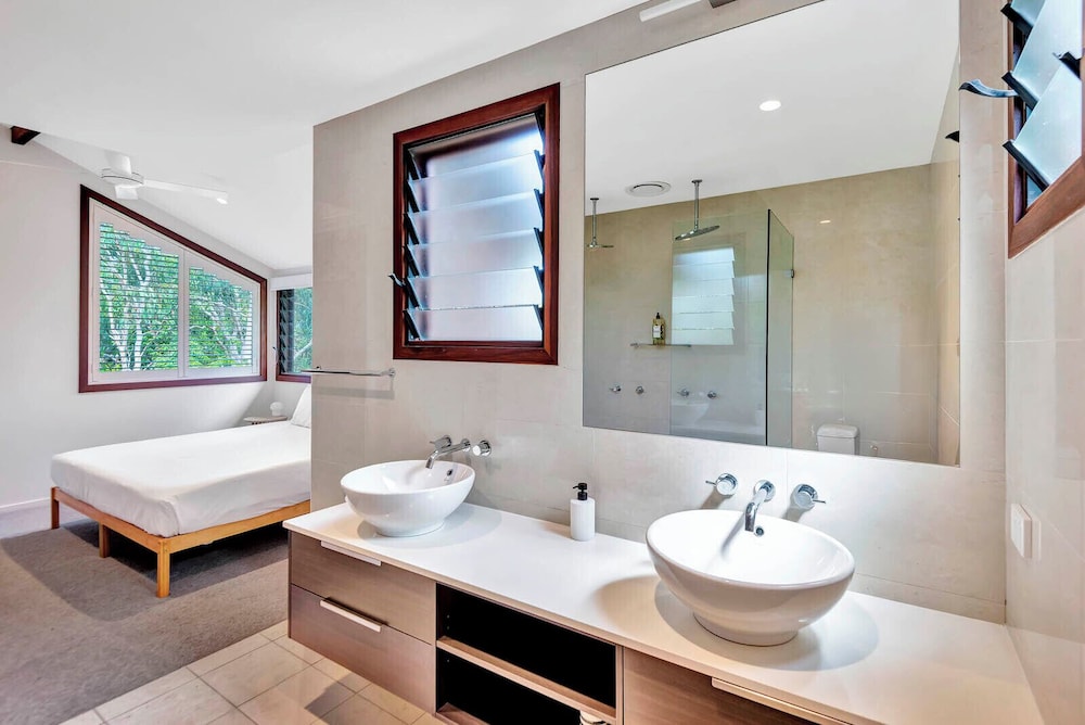 Tree House, Superior, King and Twin Beds, The Oasis Apartments and Treetop Houses 7/7