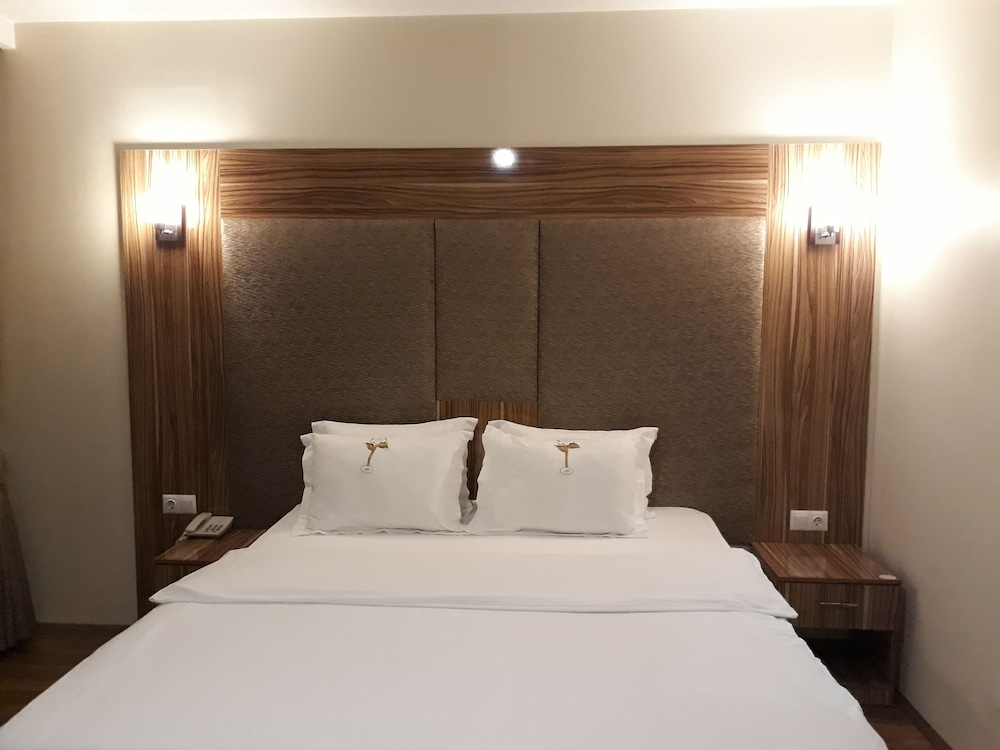 Tehran Boutique Hotel 16/48