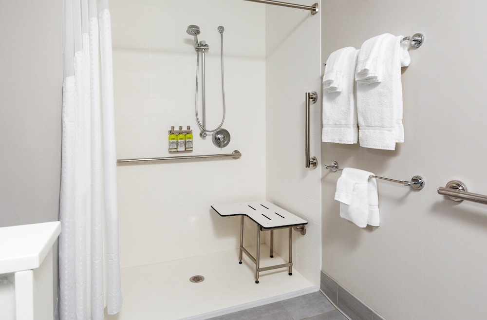 Holiday Inn Express Suites Sanford 54/54