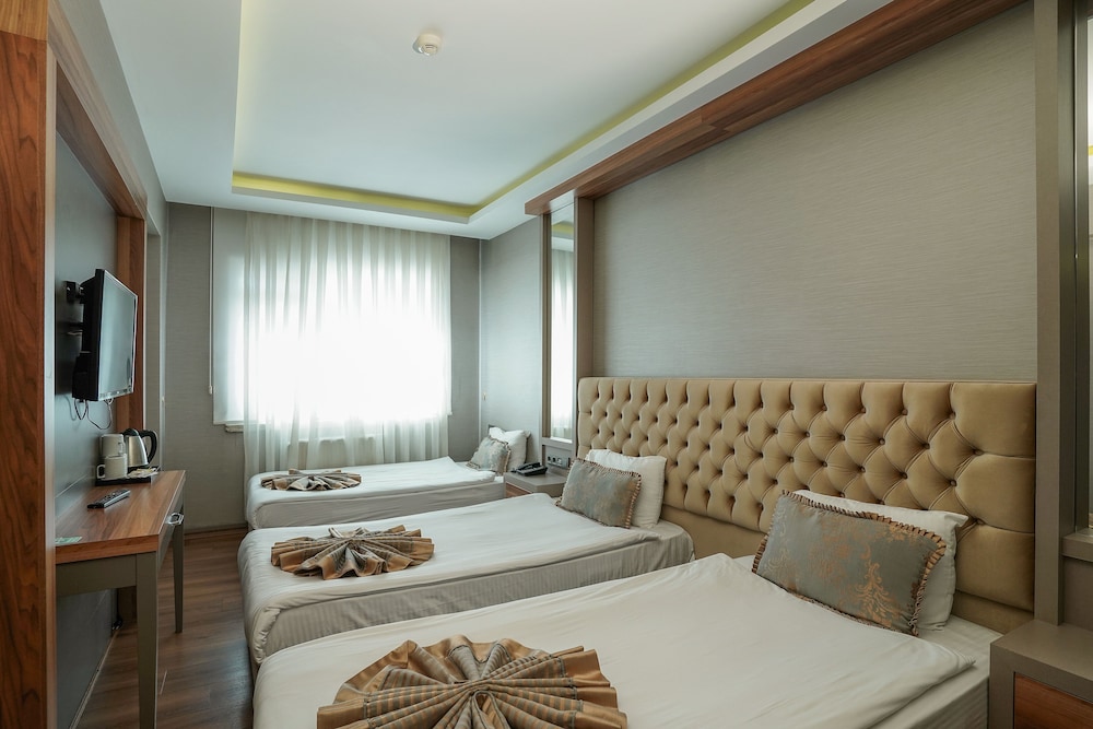Enerji Hotel 11/46