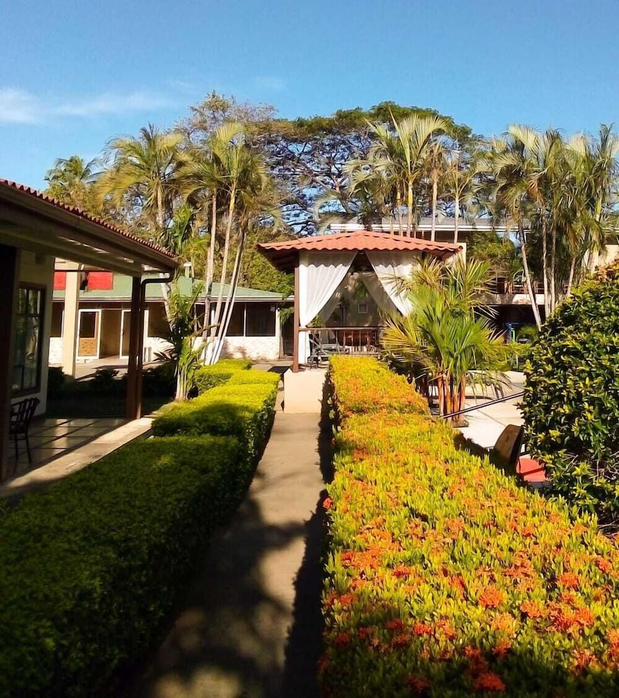 Hotel And Villas Huetares 28/50