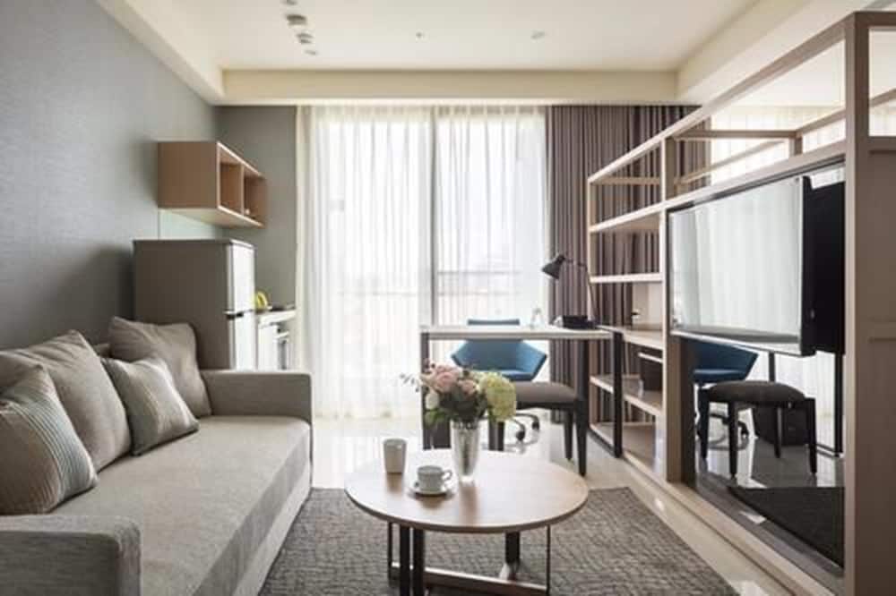 Jolley Hotel 47/71