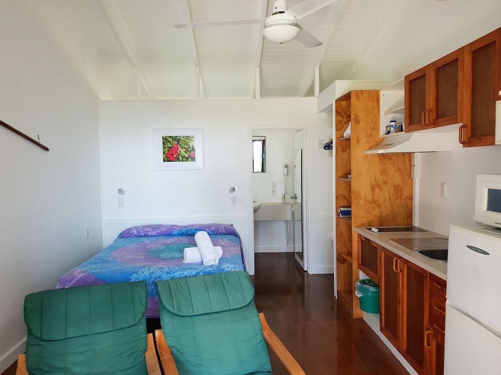 Aroa Beachside Inn 6/47