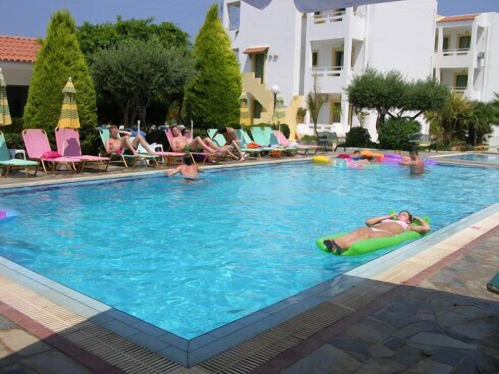 Nikolas Villas Apartments 42/43