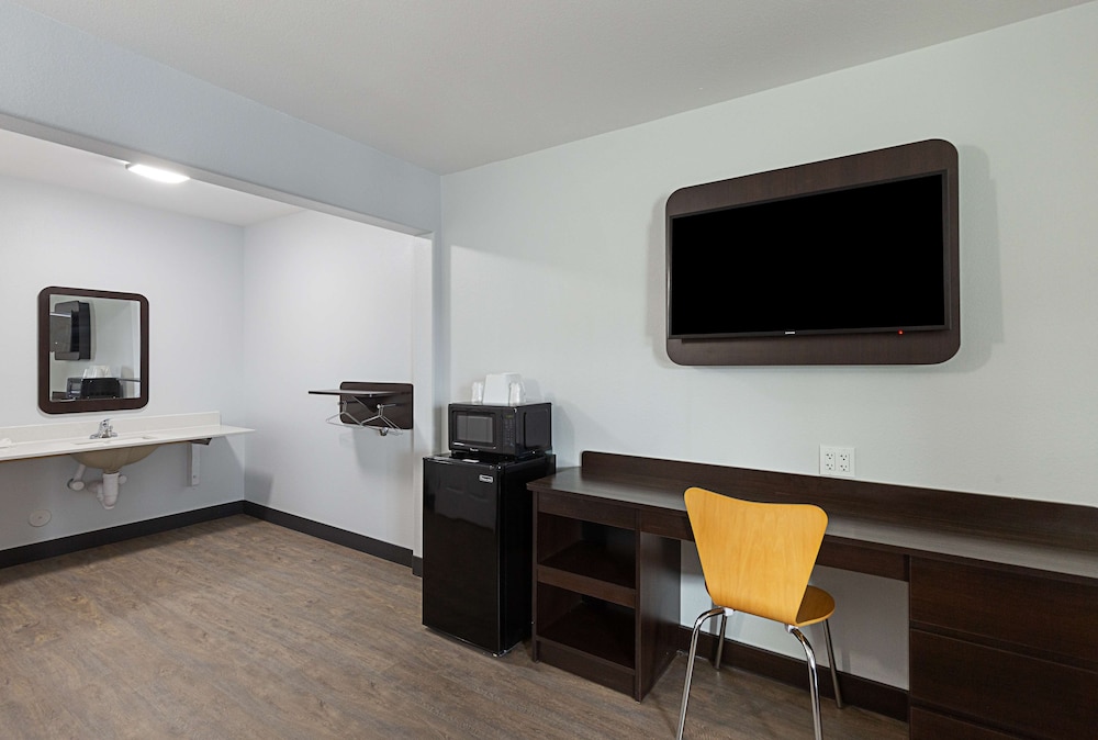 Motel6 Show Low, AZ 25/33