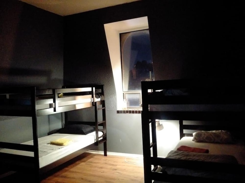 The Parkdale Hostellerie 4/66