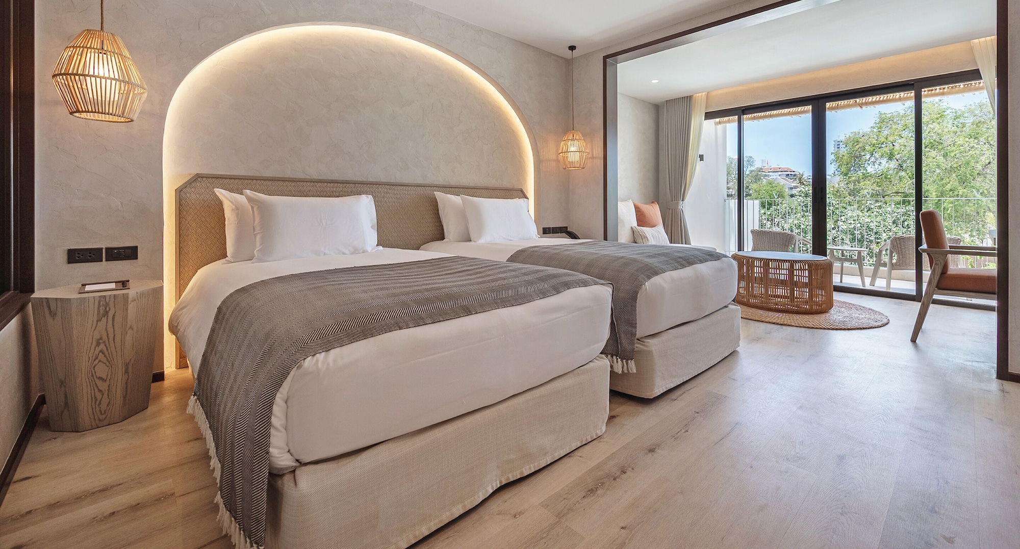 DELUXE, TWIN BEDS, SEA VIEW