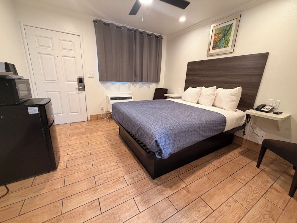 Holland Inn And Suites 17/51