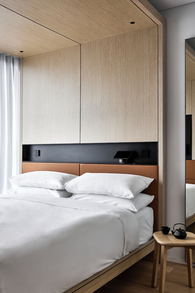 SUPERIOR, APARTMENT, KING BED, SOFA