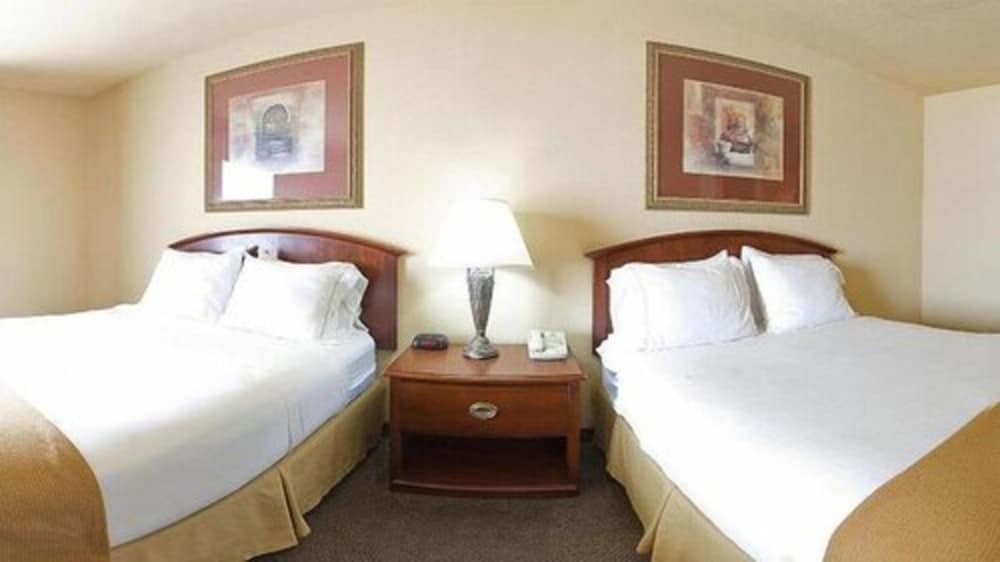 Holiday Inn Express Hotel Suites Kerrville 31/62