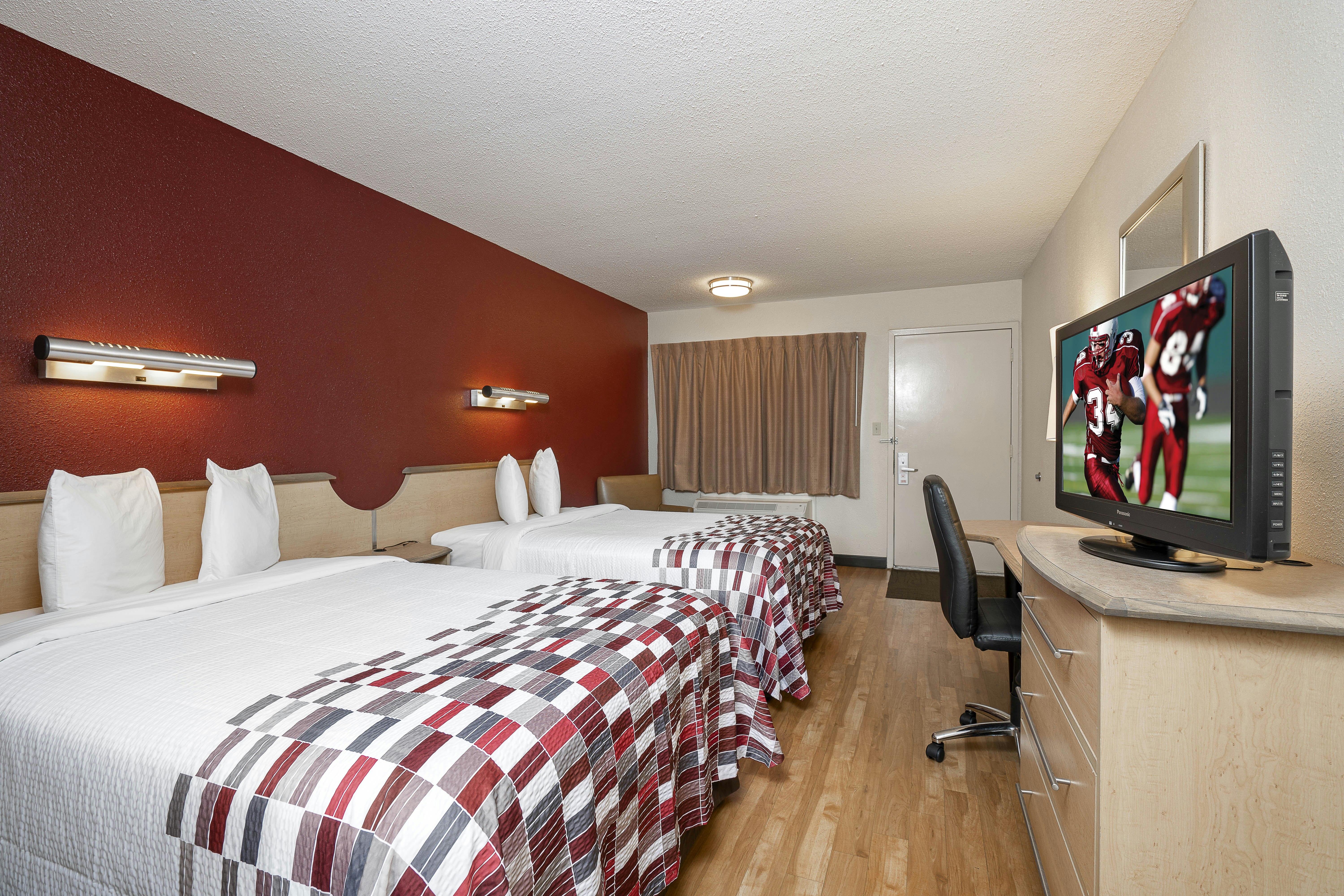 DELUXE, 2 DOUBLE BEDS