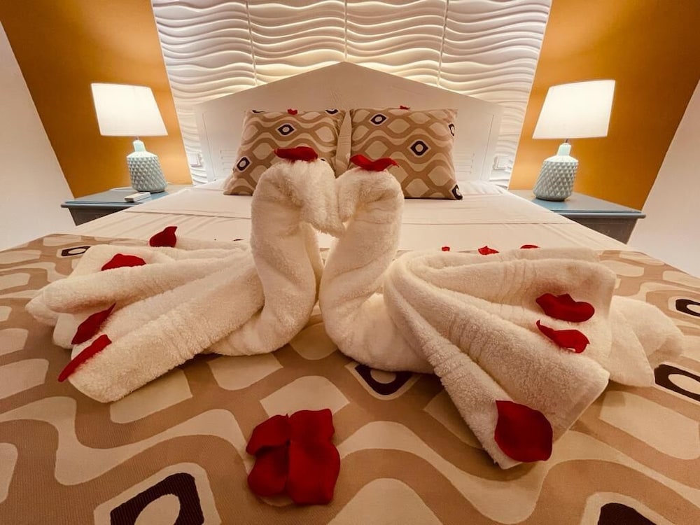 Tropicana Suites 7/50
