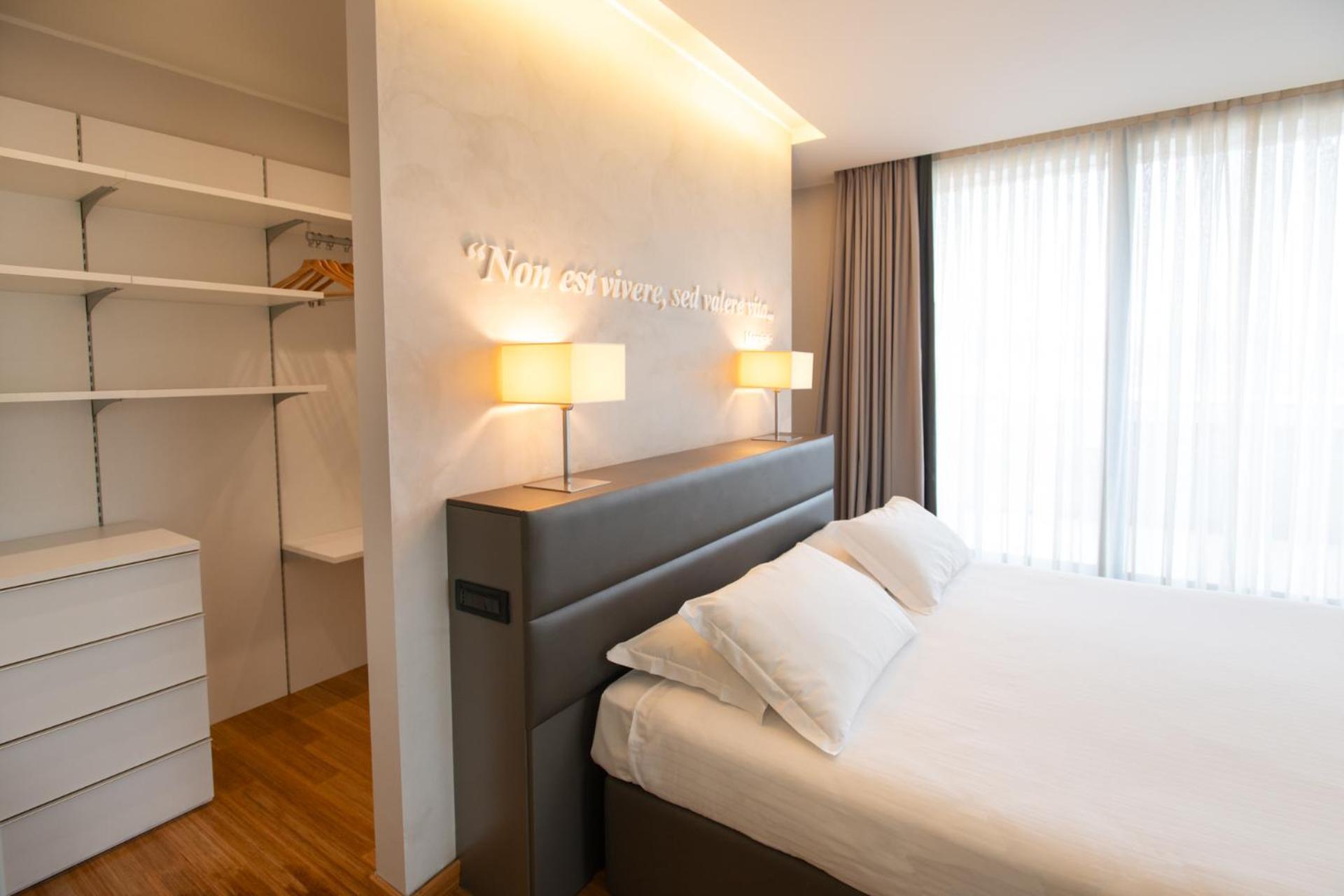 Suite, Pool Access
