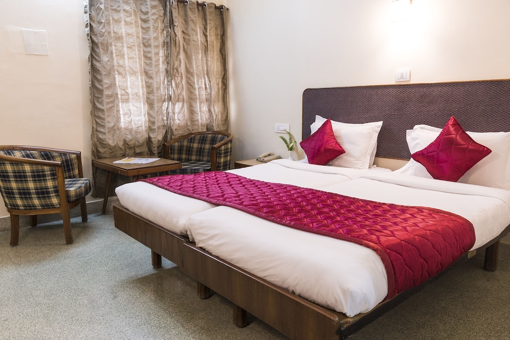 WOODLANDS HOTEL 26/50