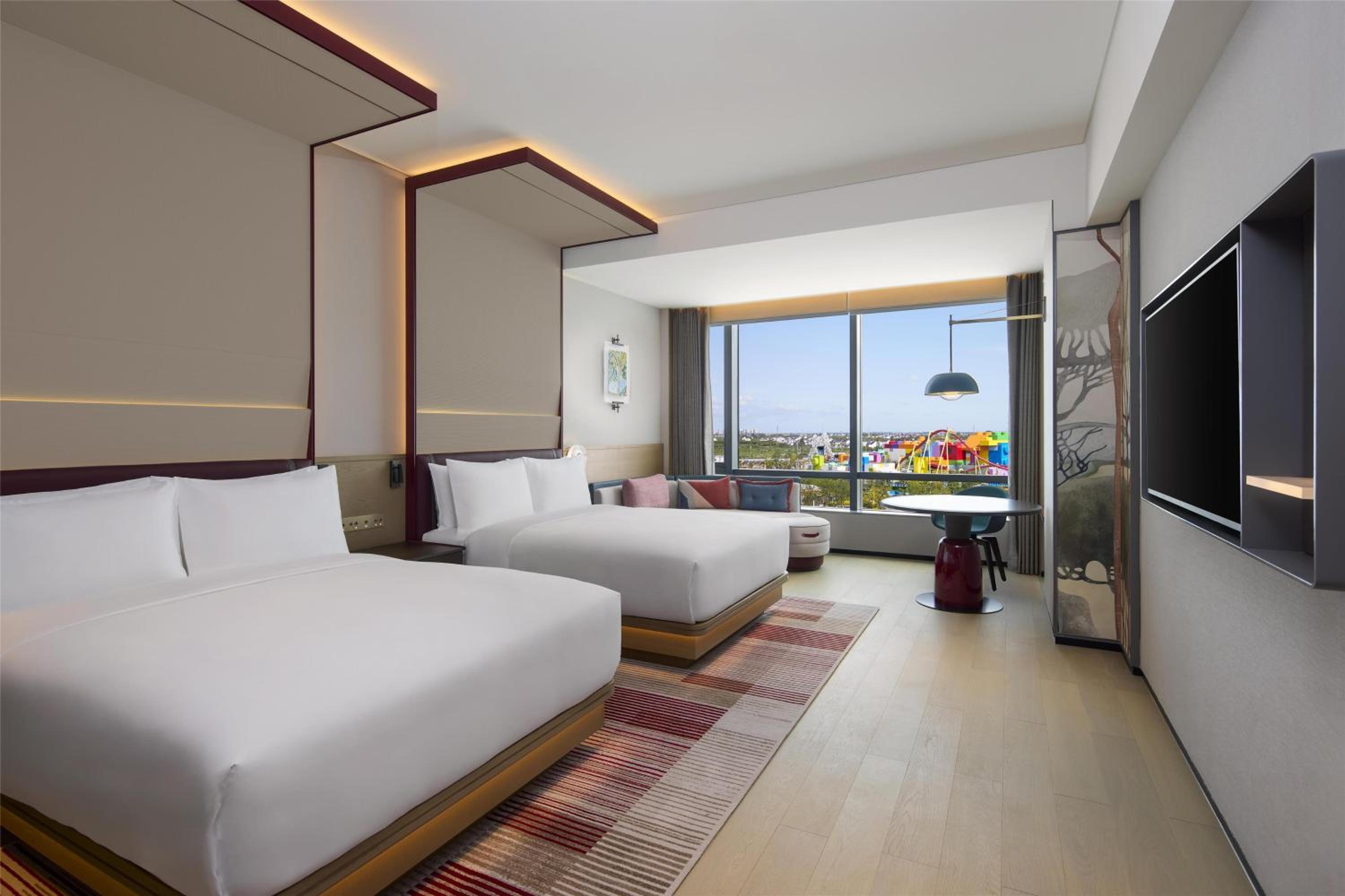 Room, 2 Queen Beds, Theme Park View